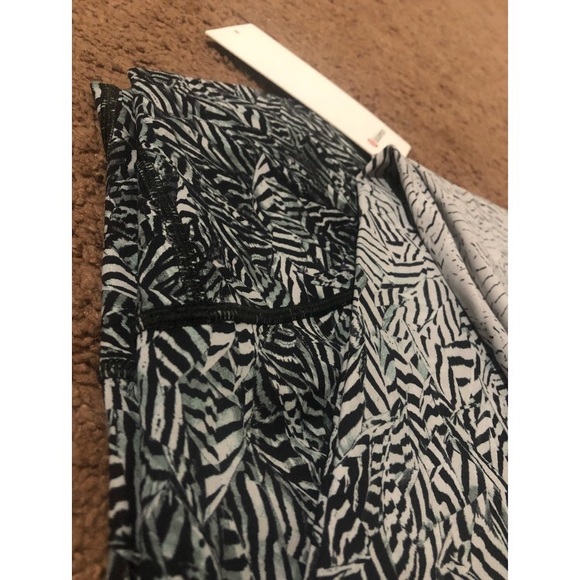 RARE Lululemon Wunder Under Nulux Dazzle Hi-Rise 28” Size 4 - Picture 9 of 14